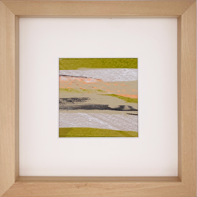 Abstrakte Kunst mit verschiedenen Farbtönen in einem Holzrahmen.